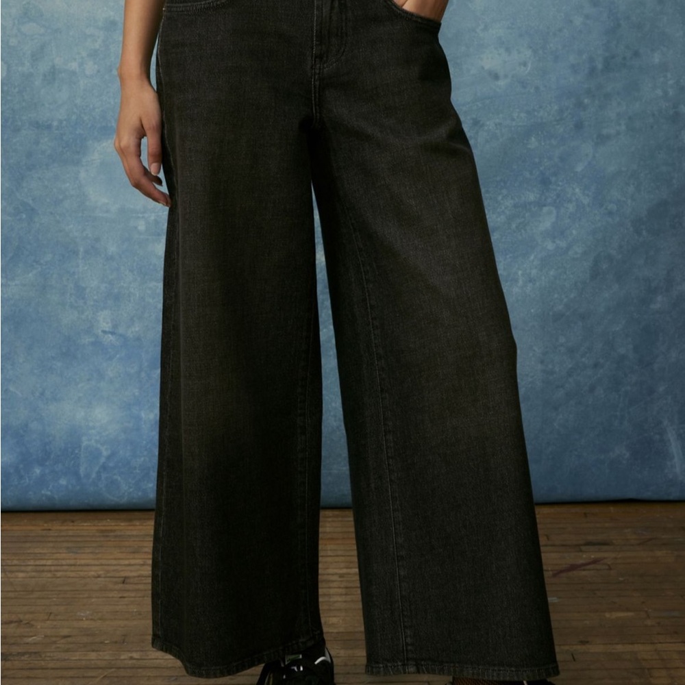 BDG Joey Mid Rise Wide Leg Jeans